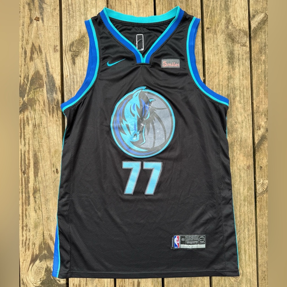 Nike 5 Miles Swingman Luka Doncic #77 Dallas Mavericks Jersey - Size 48